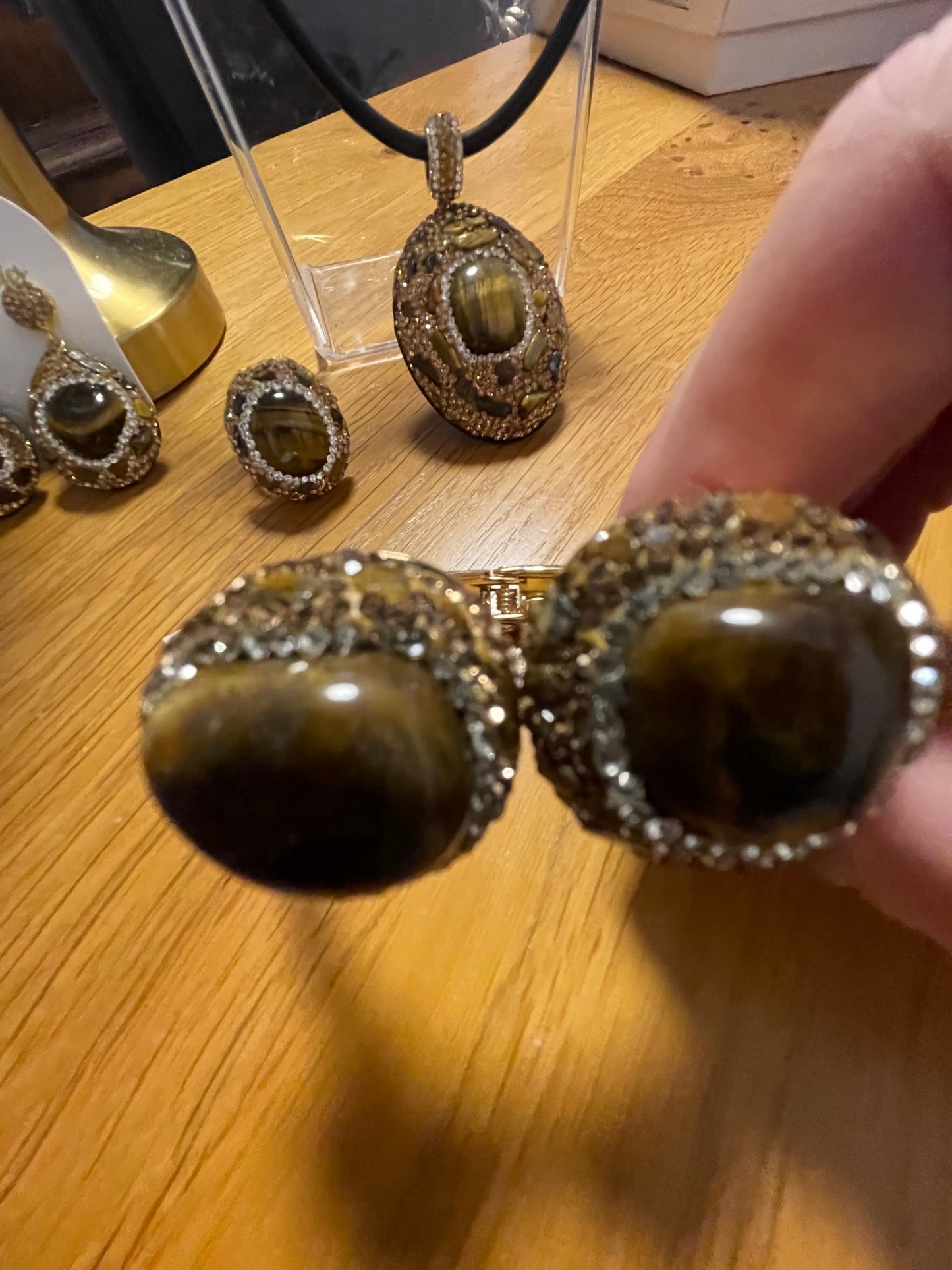 Tigers eye set