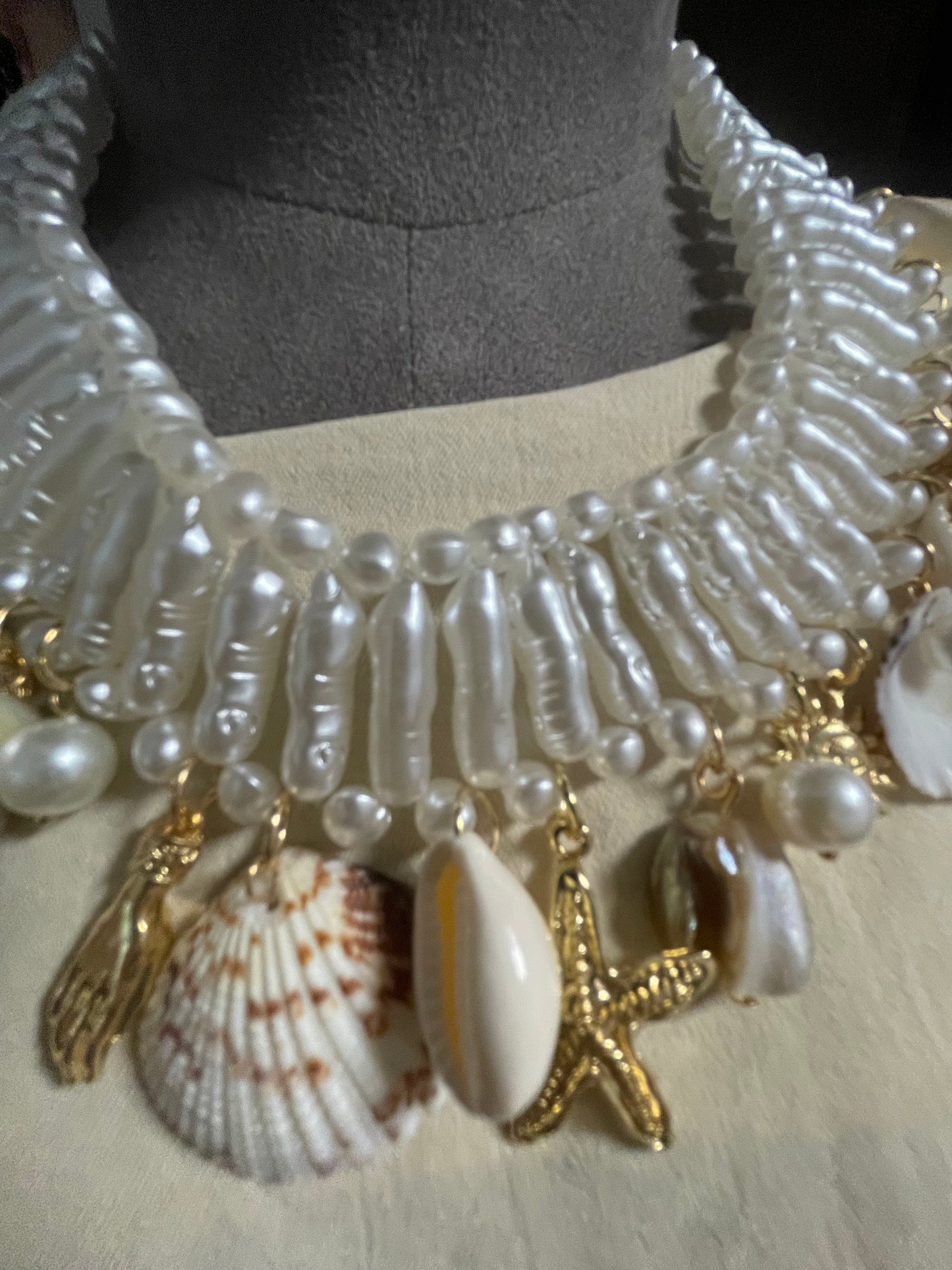 Large shell neckpiece
