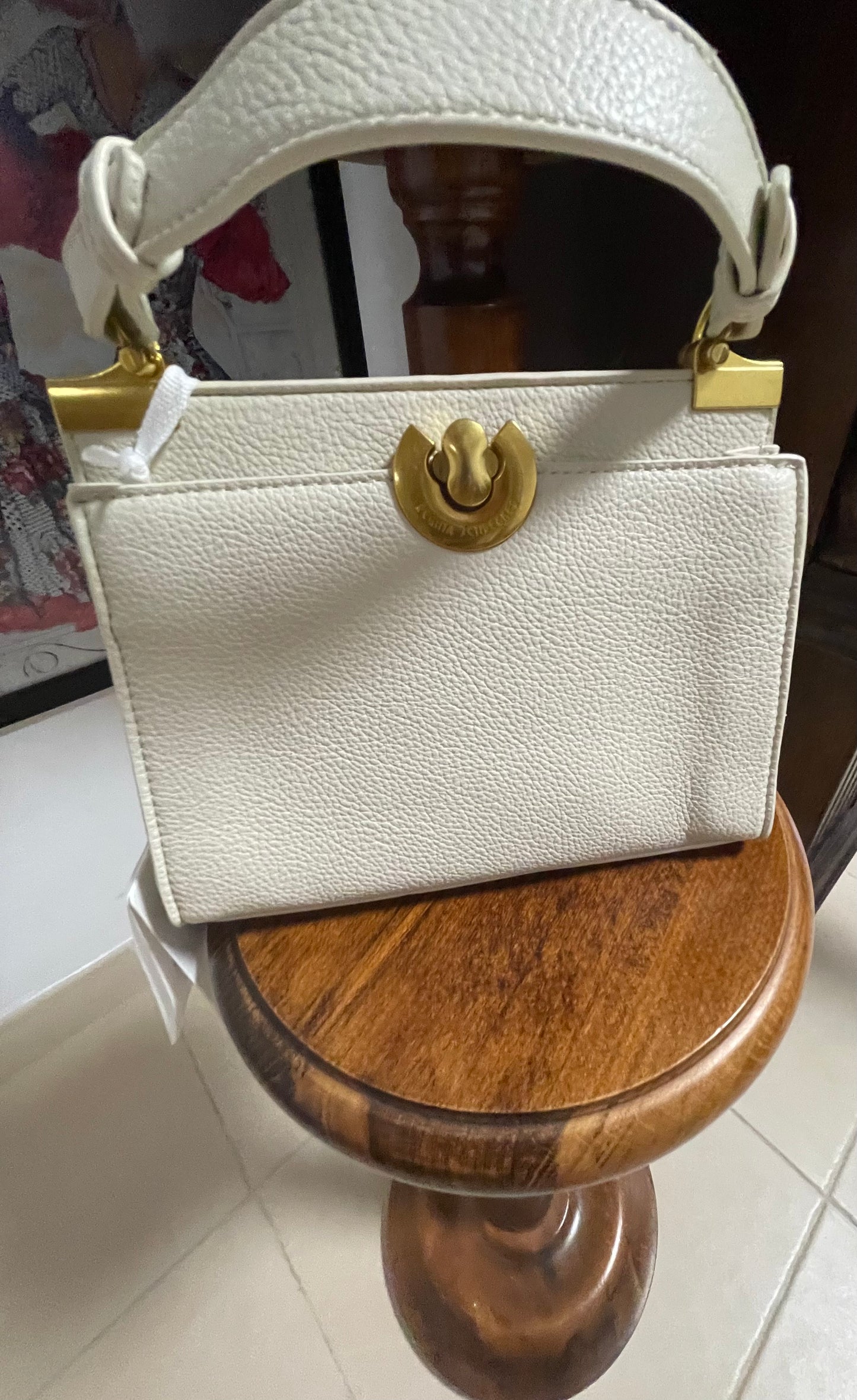 Small top handle vintage style bag