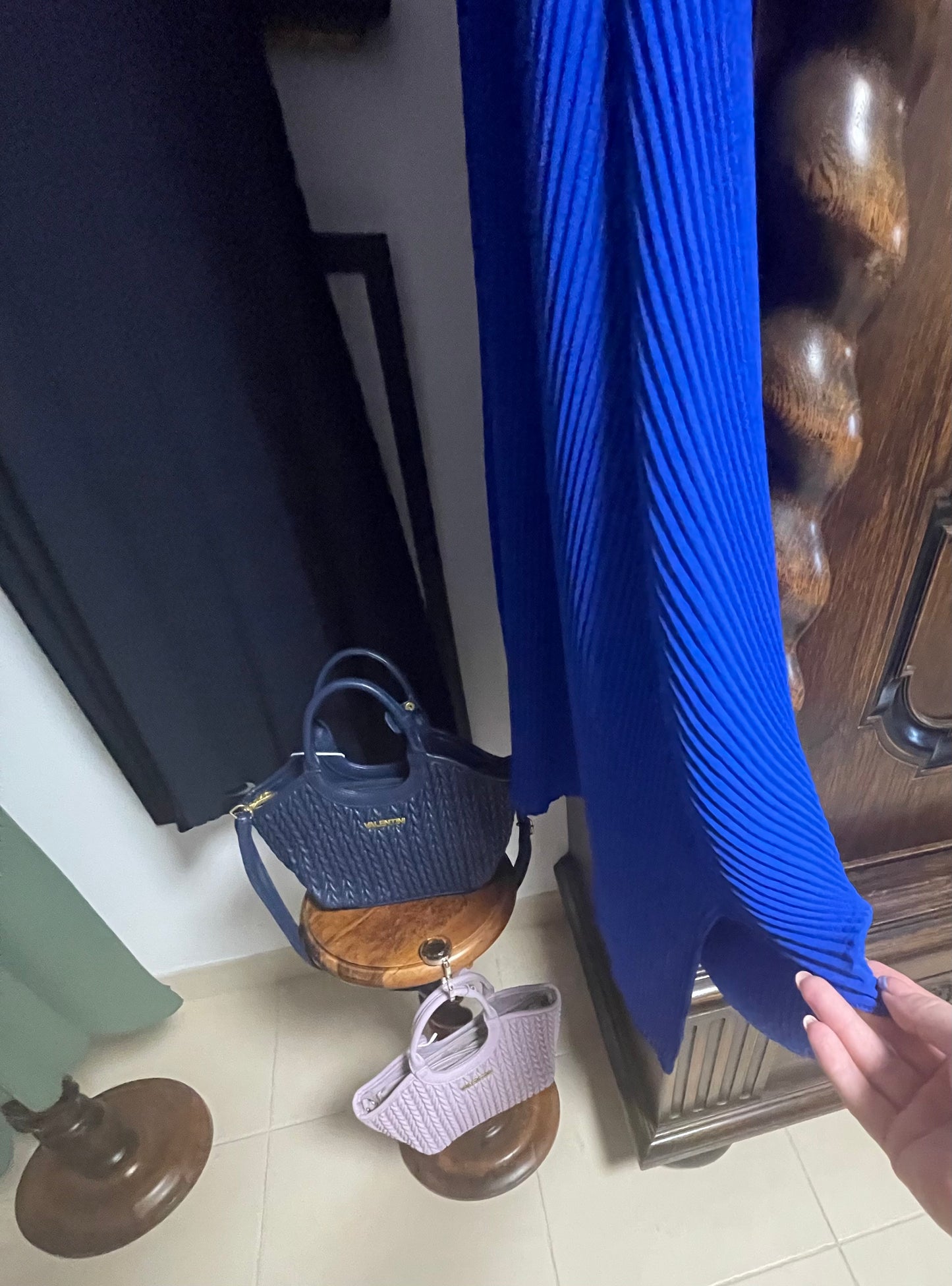Long dress with neckpiece