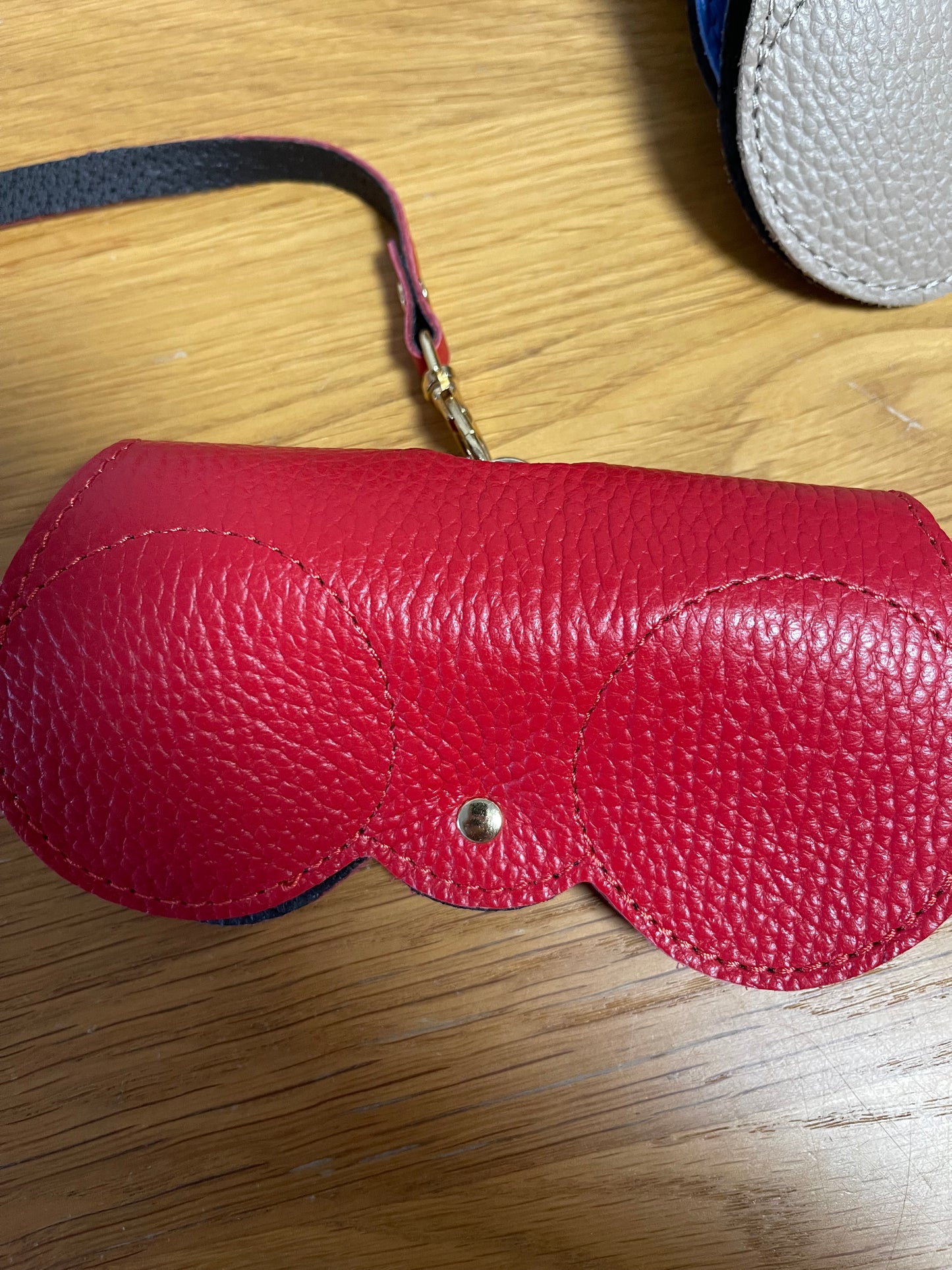 100% leather glasses holder