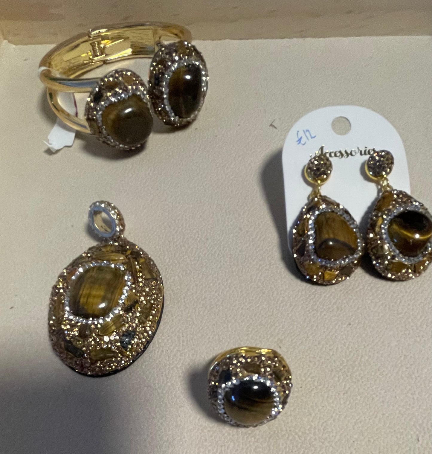 Tigers eye set