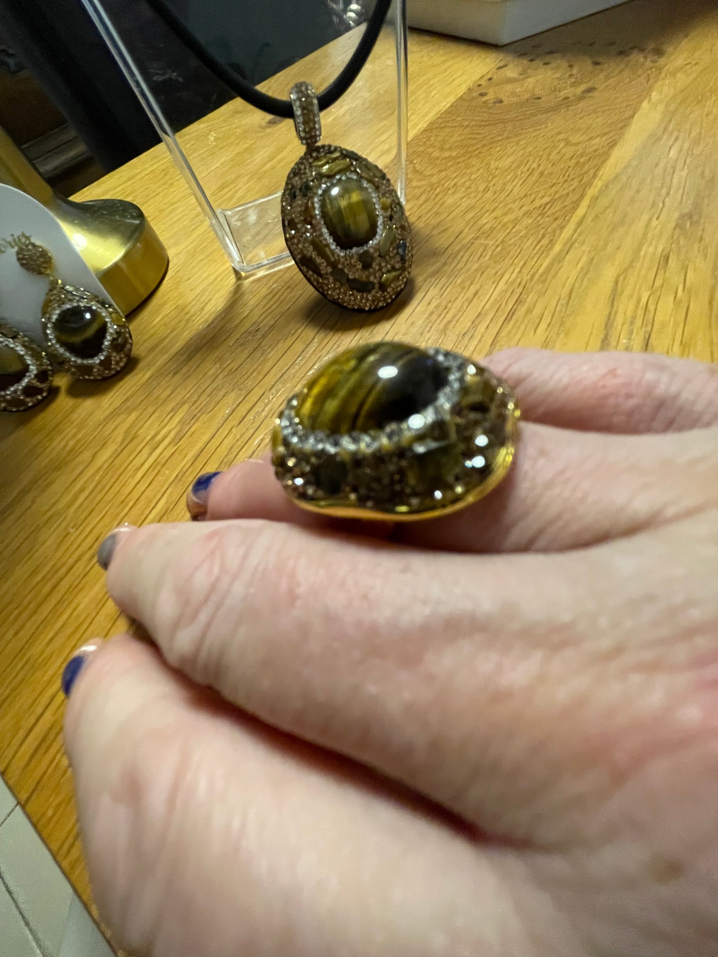 Tigers eye set