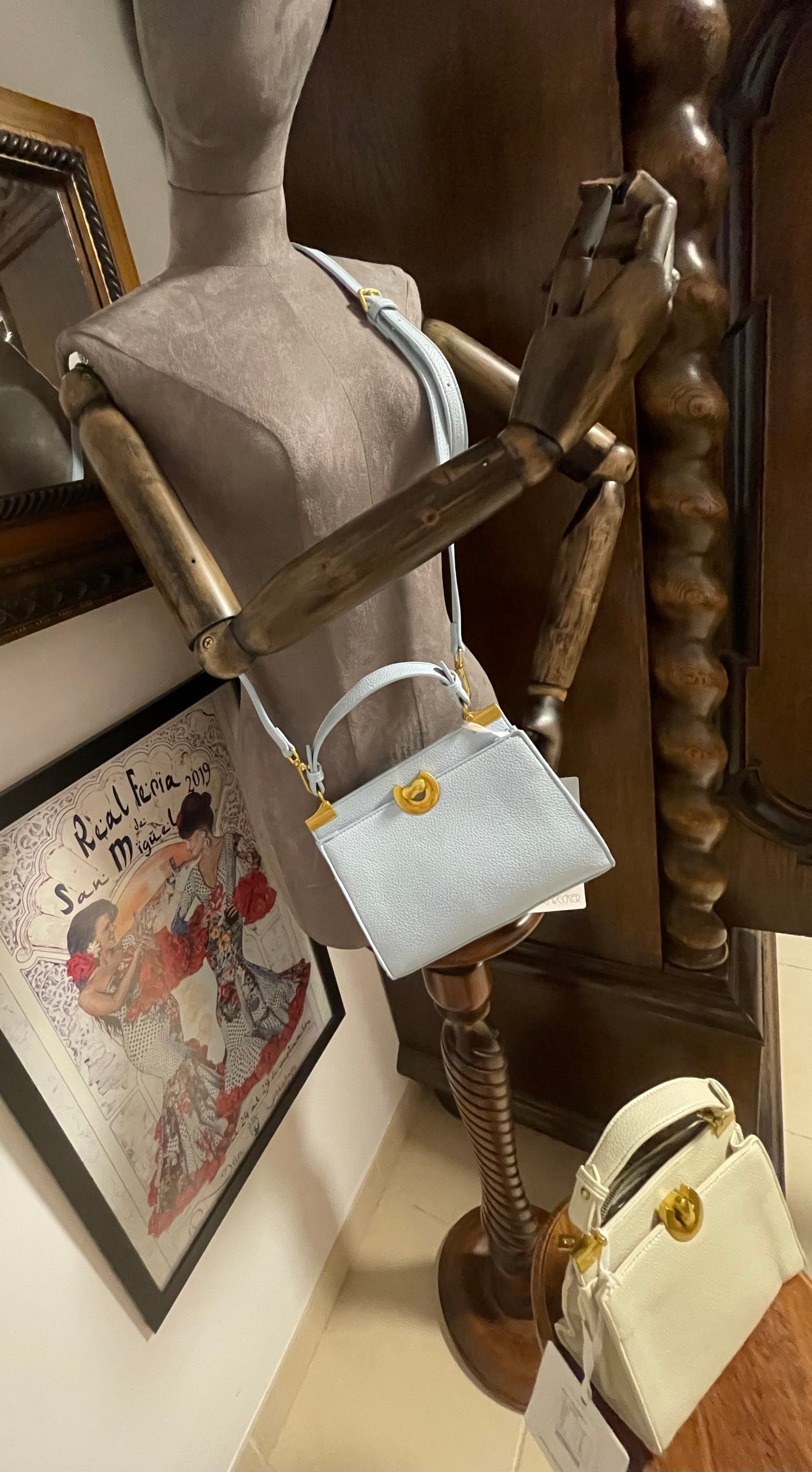 Small top handle vintage style bag