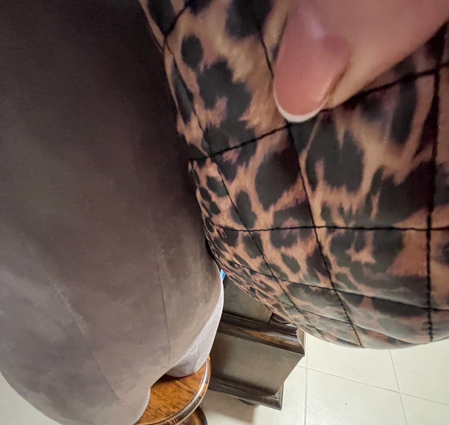 Large leopard print quilted bumbag