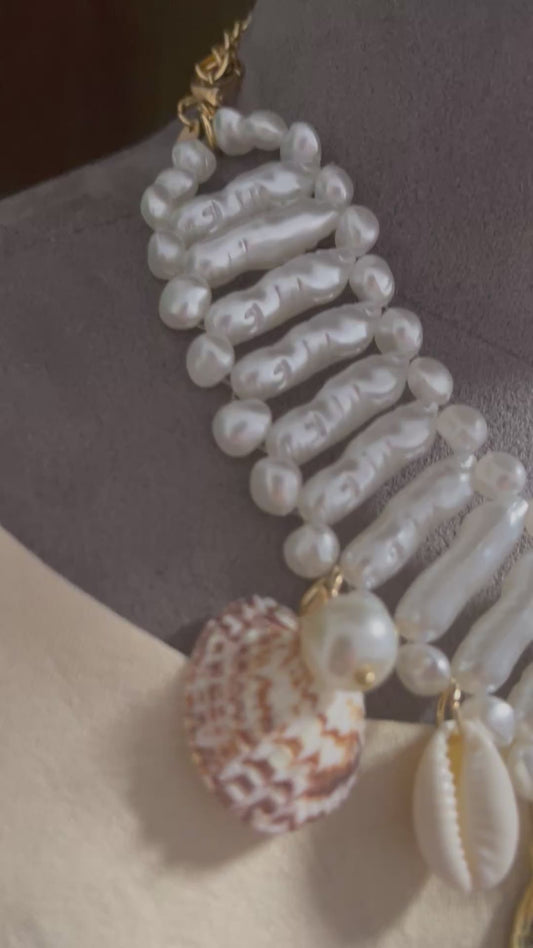 Large shell neckpiece