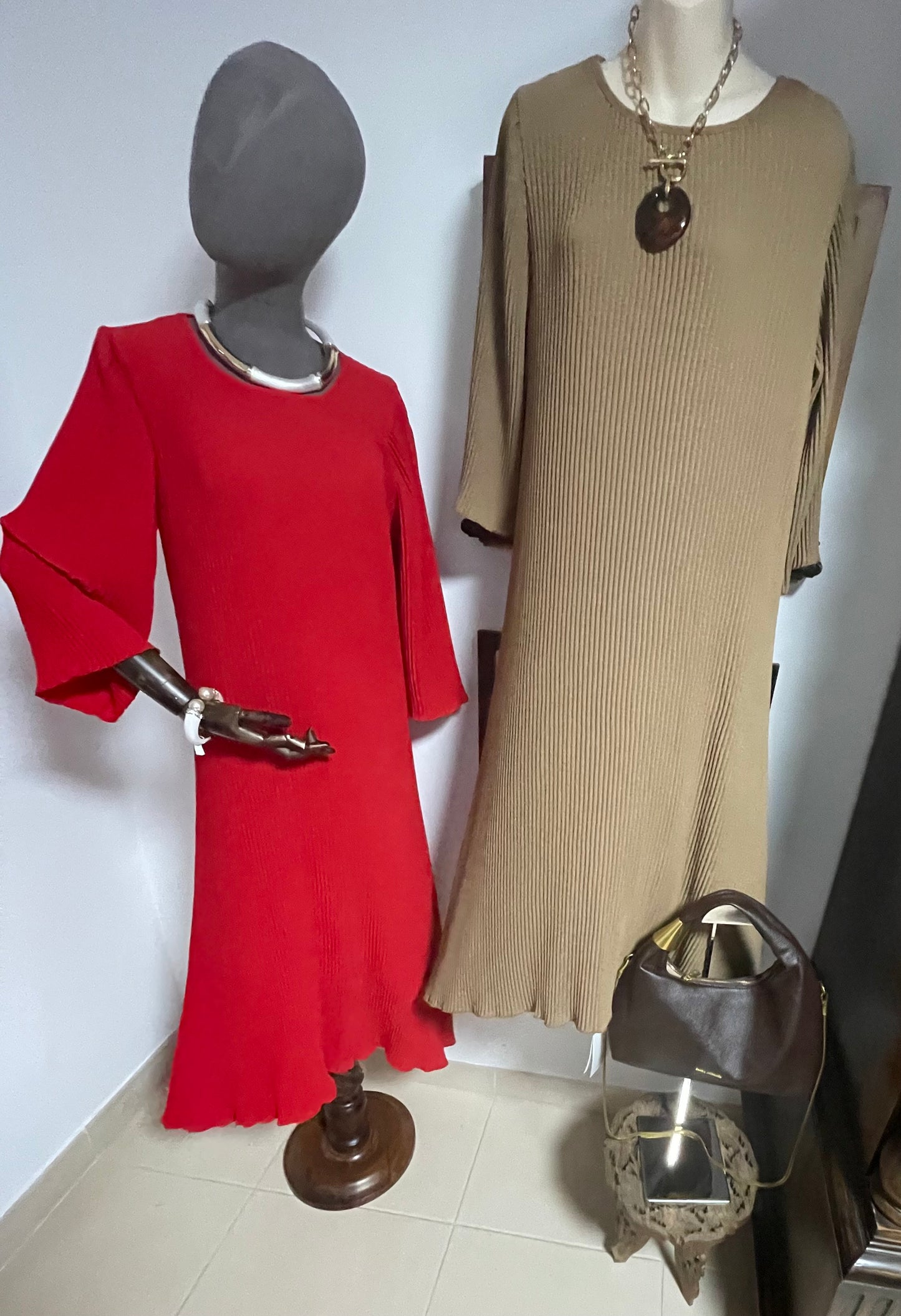 Magic dresses with sleeves