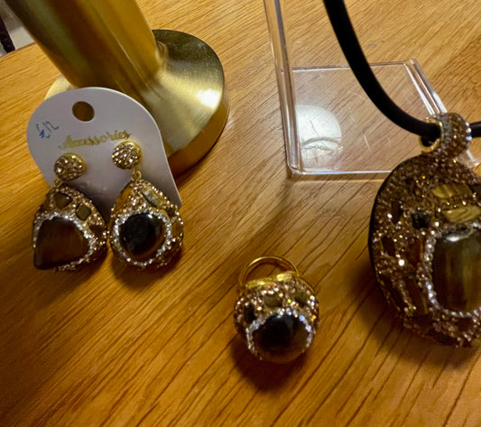 Tigers eye set