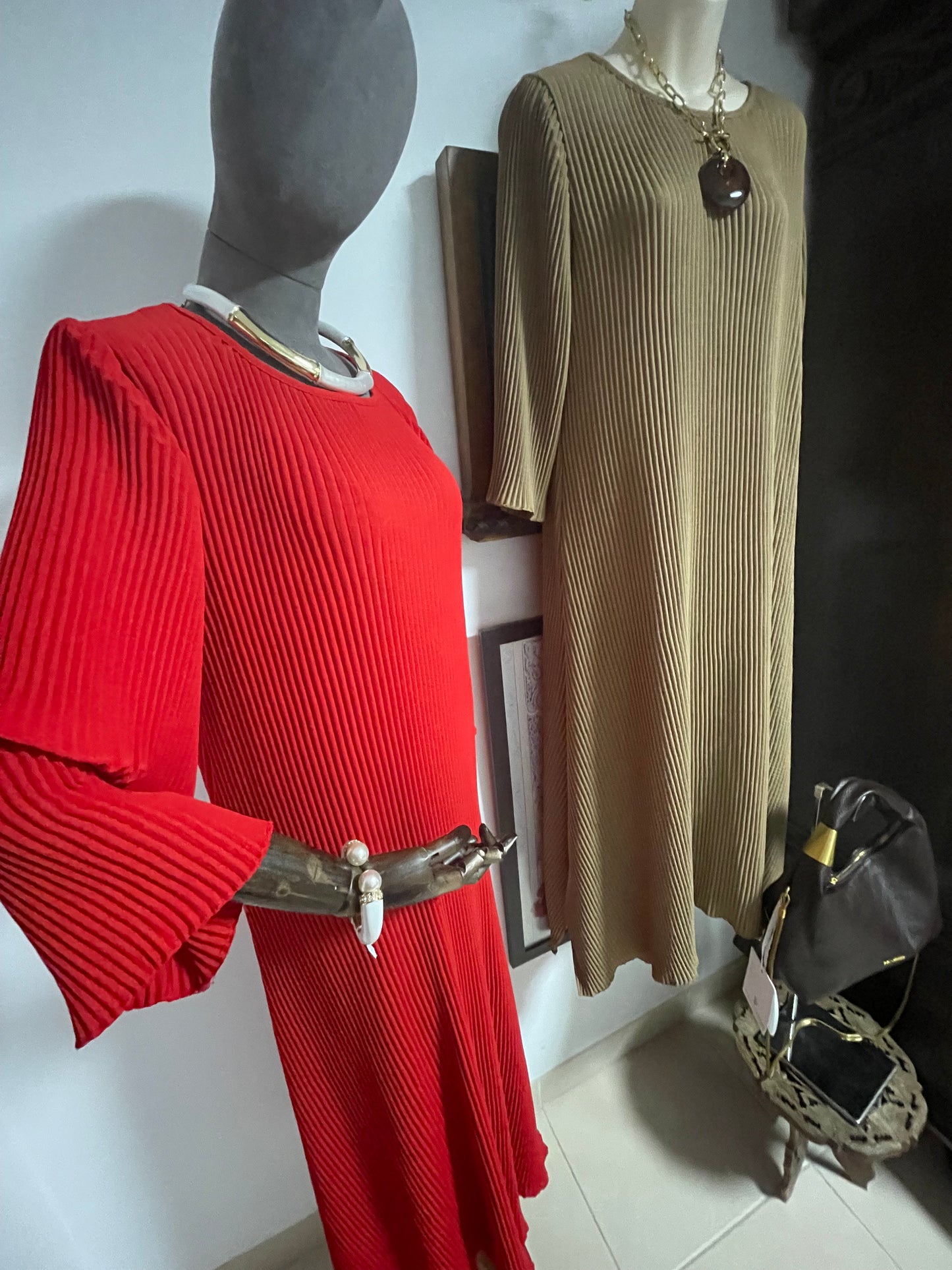 Magic dresses with sleeves
