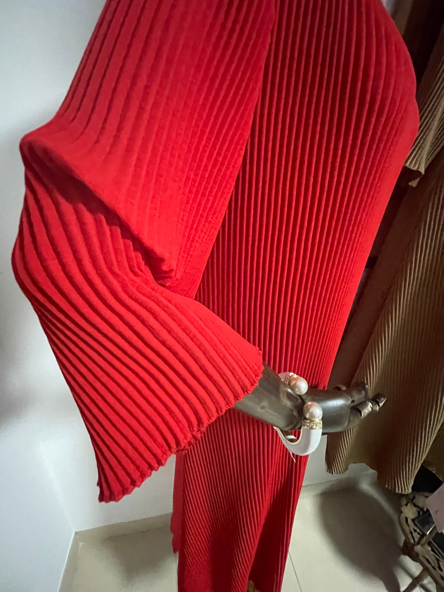 Magic dresses with sleeves