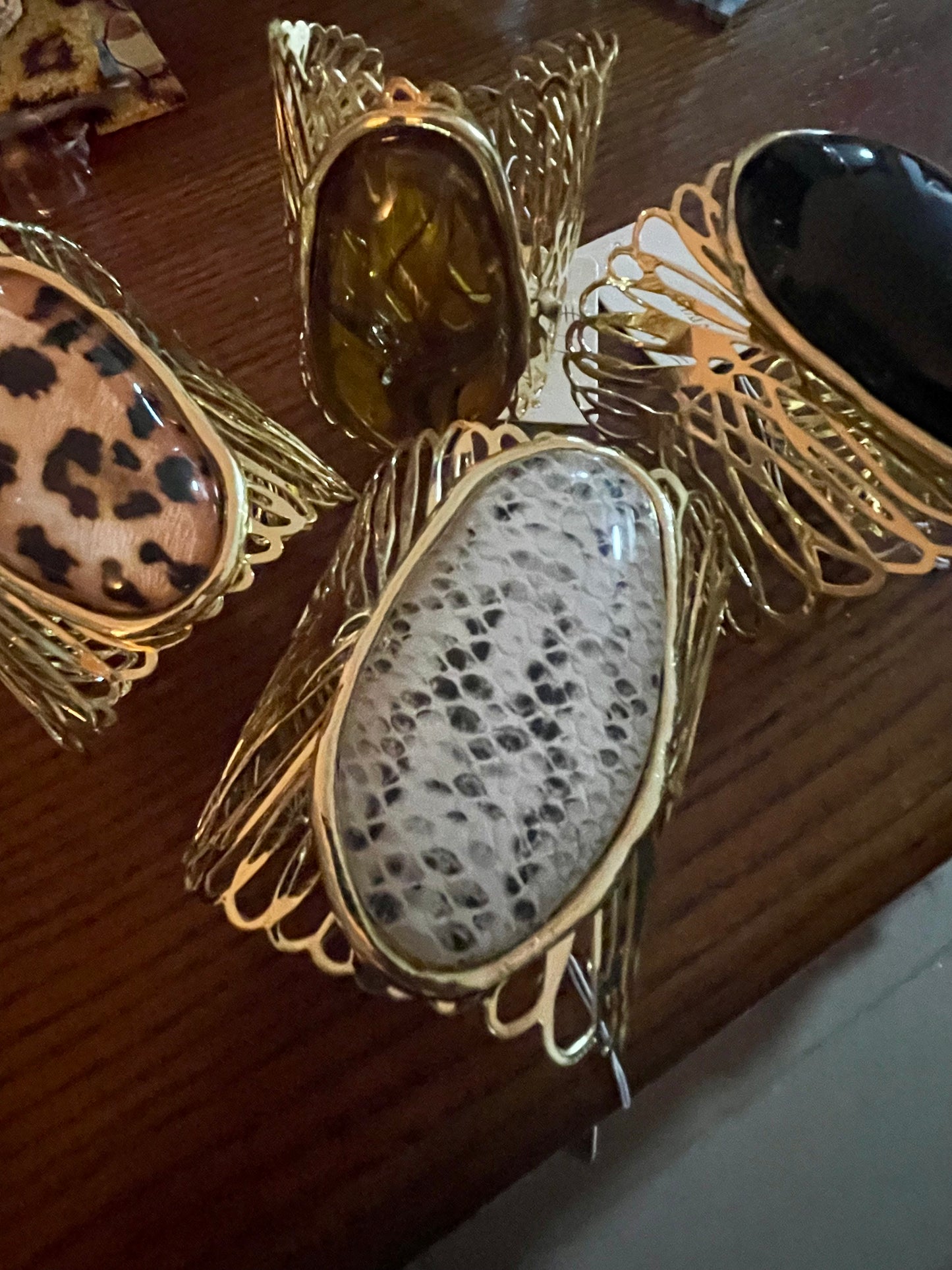 Large adjustable cuffs