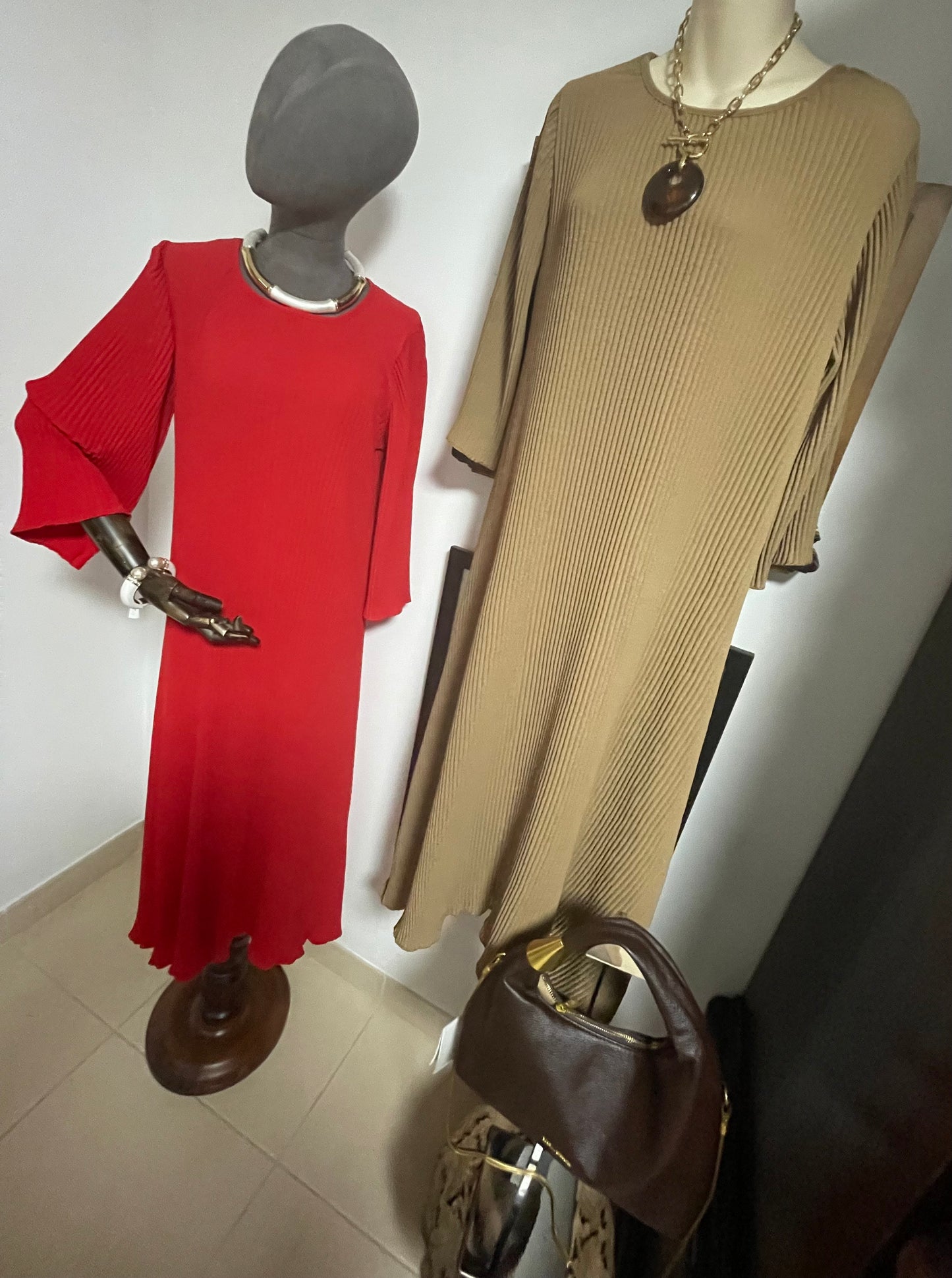 Magic dresses with sleeves