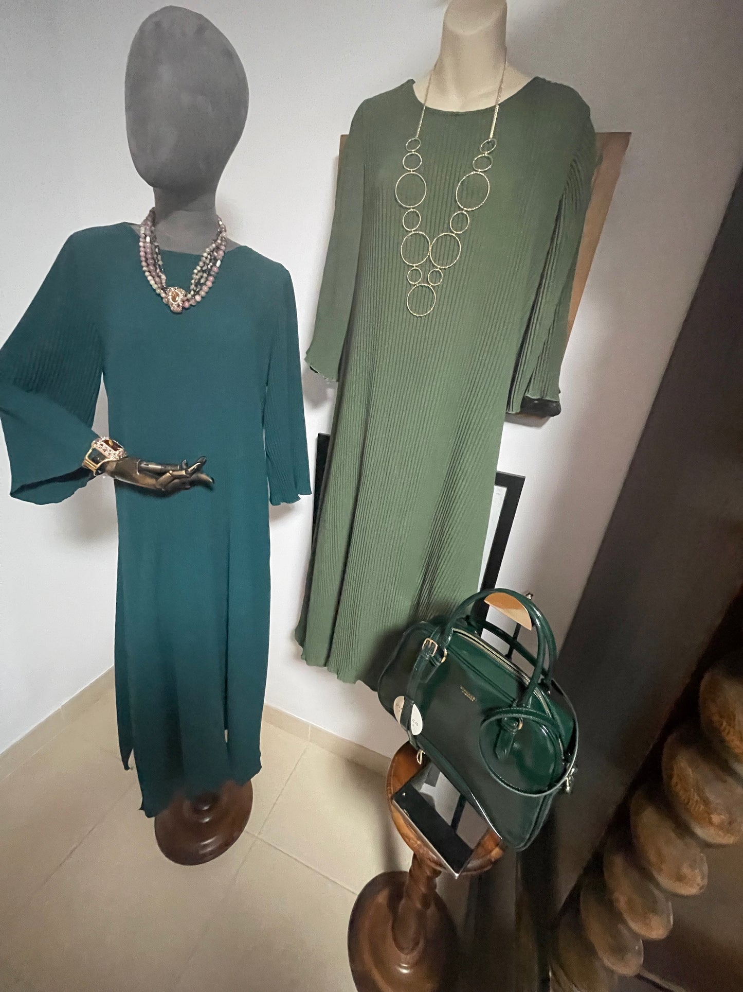 Magic dresses with sleeves