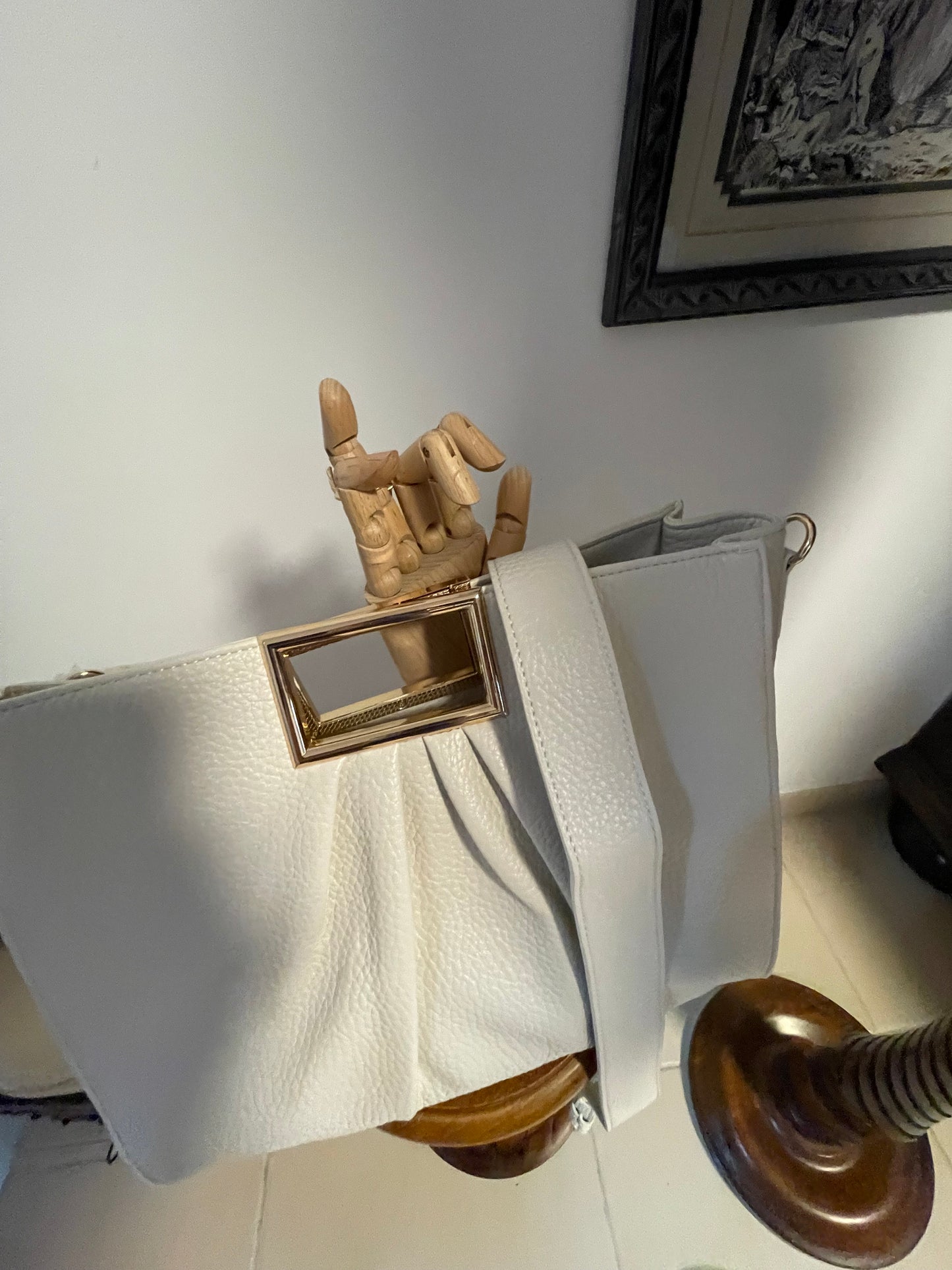 Midsized grabhandle bag